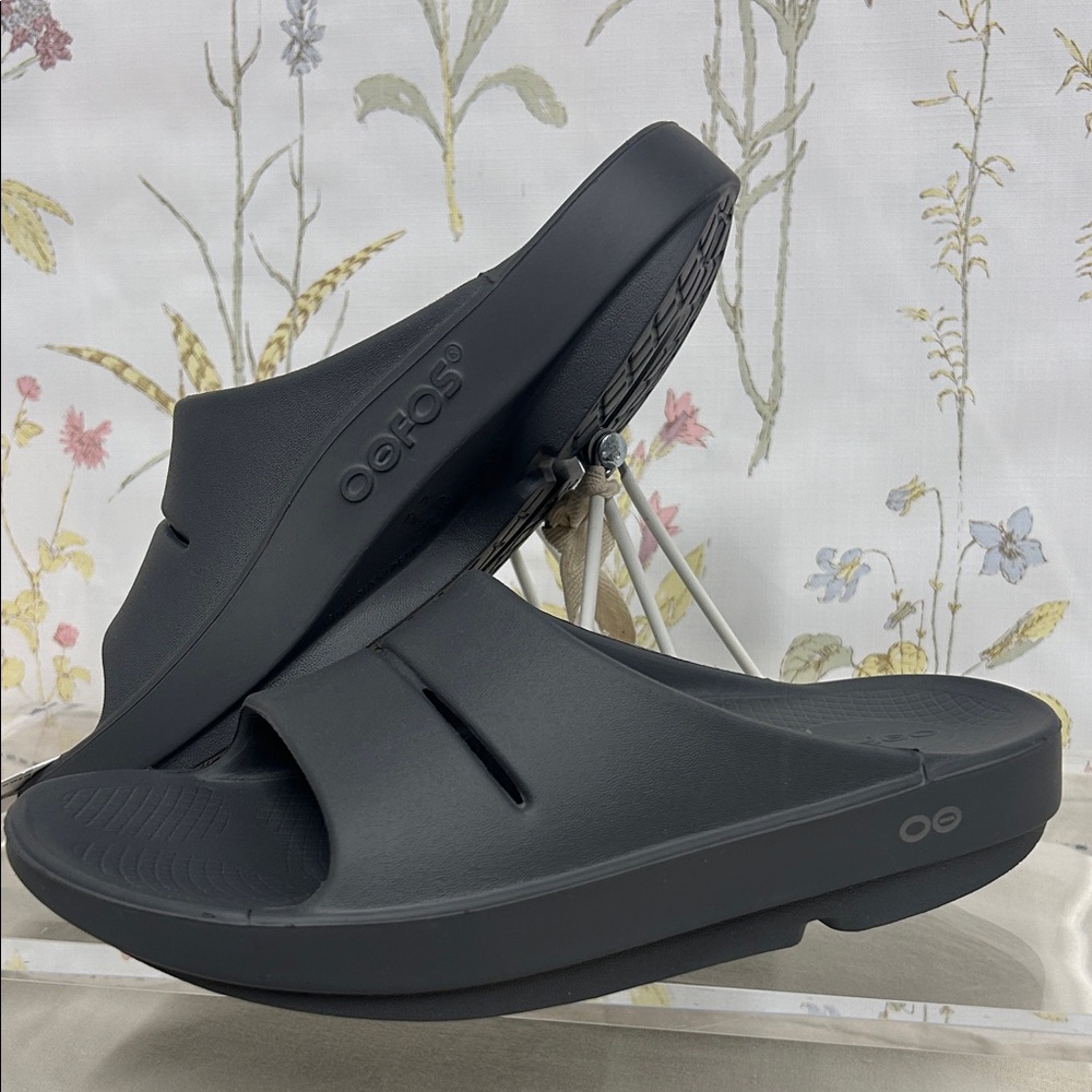 OOFOS Men's Charcoal Comfort Sandals